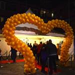 Huldiging Marianne Vos met grote ballonnenboog (1)