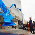 Koning Willem Alexander opent sportcentrum in Hoofddorp met Strik